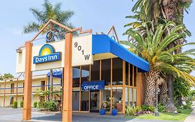 Days Inn By Wyndham Los Angeles Stadium Area Lax